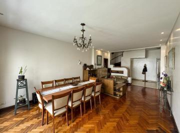 Casa · 274m² · 8 Ambientes · 3 Cocheras · Casa de 4 Dorm. con Jardín y 3 Cocheras a m de Bv. Oroño