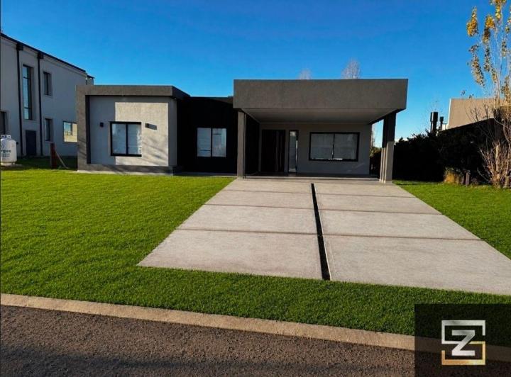 Casa · 159m² · 4 Ambientes · 2 Cocheras