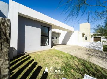 Casa · 106m² · 3 Ambientes · 2 Cocheras · Casa Docta Apto Crédito Hipotecario