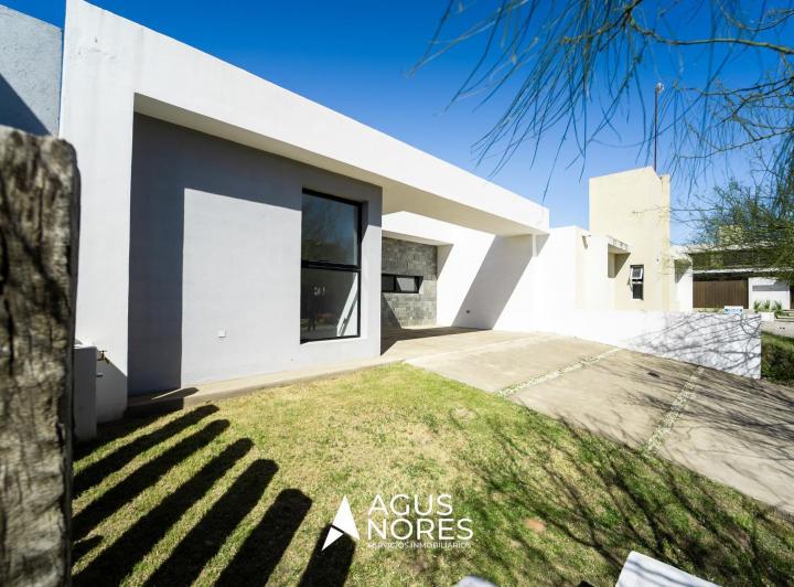 Casa · 106m² · 3 Ambientes · 2 Cocheras