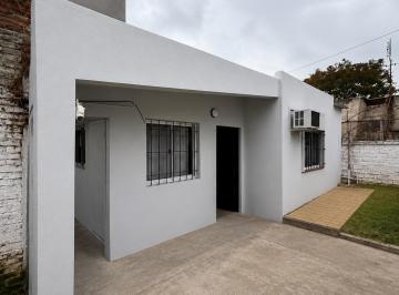 Casa de 3 ambientes, Lomas de Zamora · Casa de 160 m² con 2 Dorm. en Alquiler en Llavallol