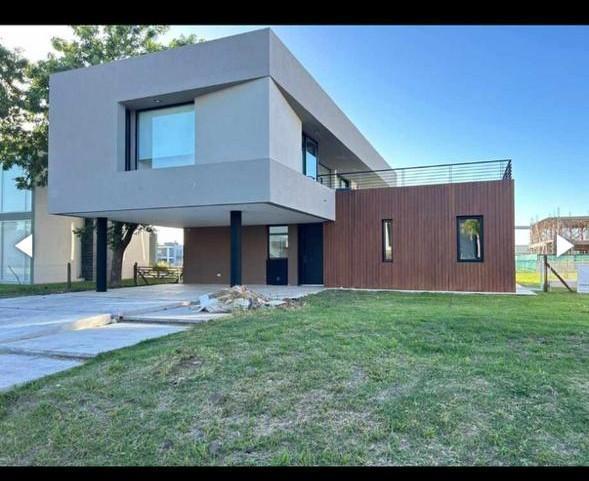 Casa · 200m² · 4 Ambientes · 1 Cochera