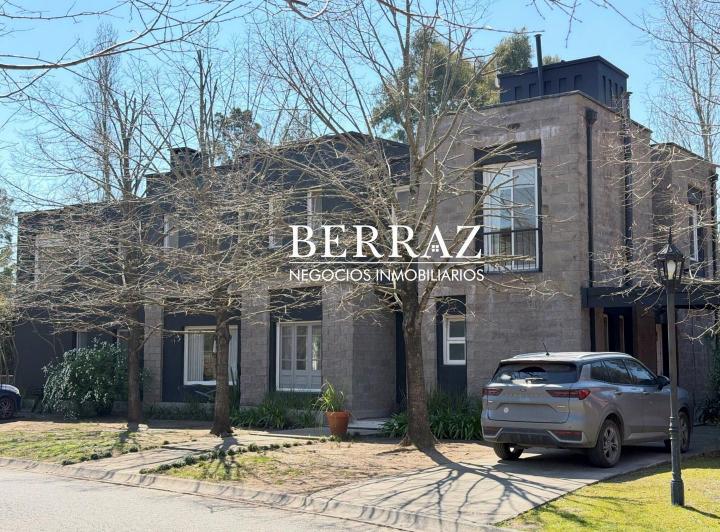 Casa · 280m² · 5 Ambientes · 1 Cochera