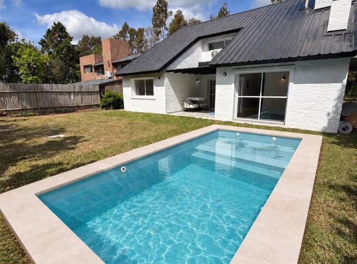 Casa · 450m² · 4 Ambientes · 3 Cocheras