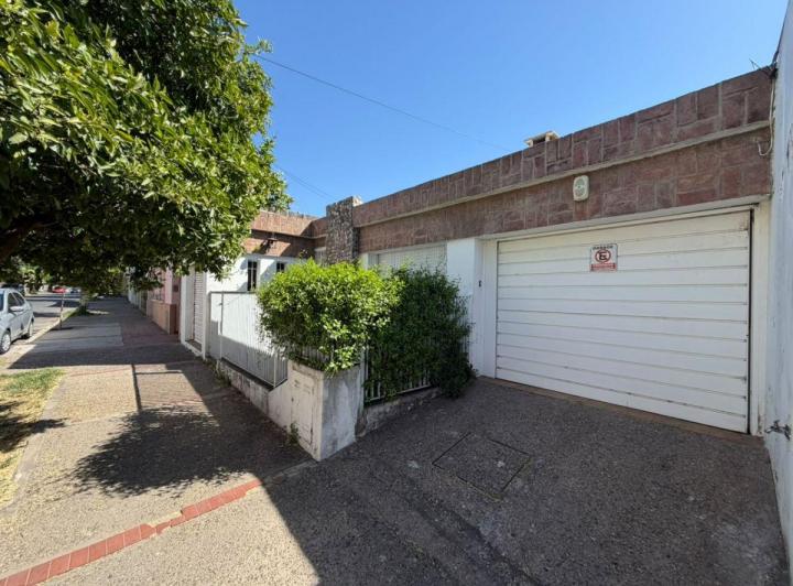 Casa · 140m² · 6 Ambientes · 1 Cochera