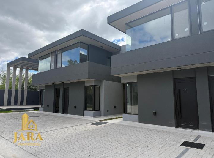Casa · 130m² · 4 Ambientes · 2 Cocheras