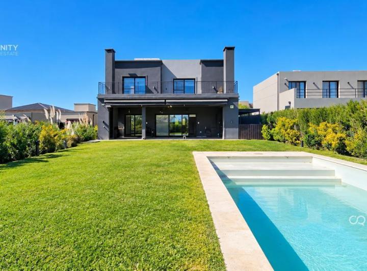 Casa · 180m² · 5 Ambientes · 2 Cocheras
