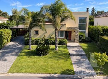 Casa · 226m² · 5 Ambientes · 2 Cocheras · Casa 5 Ambientes con Pileta Lote Interno - en Venta - Fincas de Iraola II