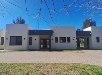 Casa · 125m² · 4 Ambientes · 1 Cochera · Venta de Casa 4 Amb. con Pileta en Miralagos Club de Campo