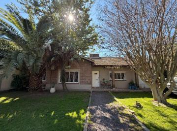 Casa · 214m² · 5 Ambientes · 1 Cochera · Casa en Venta - El Casco de Pacheco