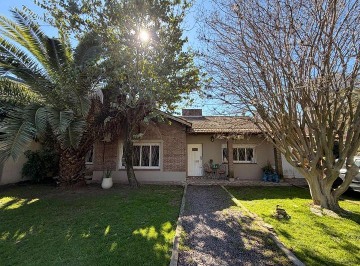 Casa · 214m² · 5 Ambientes · 1 Cochera