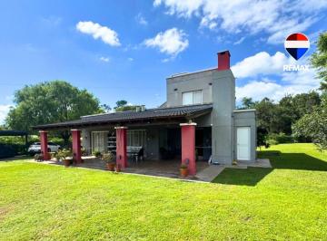 Casa · 222m² · 5 Ambientes · 2 Cocheras · Casa con Pileta 3 Dorm. en Venta en San Luis