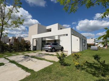 Casa · 189m² · 5 Ambientes · 2 Cocheras · Venta | Casa Lote Interno en Esquina con 4 Dorm. | Ceibos Puertos