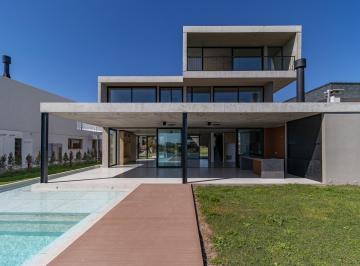 Casa · 430m² · 7 Ambientes · 6 Cocheras · Casa en Venta Al Lago en Marinas Puertos