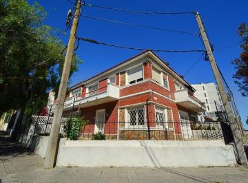 Casa · 102m² · 3 Ambientes · 1 Cochera · Venta de Casa 2 Dorm. Garage, Malvin Nuevo