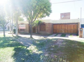 Casa de 4 ambientes, Córdoba · Casa, Garage Doble, Patio, Asador, Dos Dor y Escritorio/dormitorio Extra, Zona Shopping Villa Cabrera