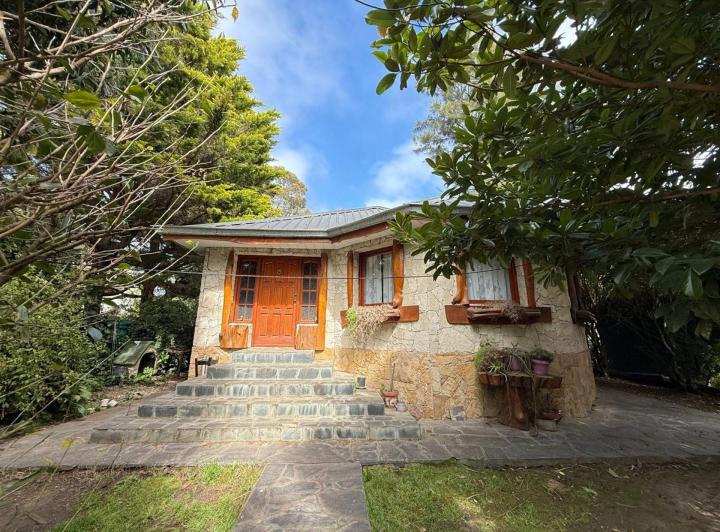 Casa · 180m² · 4 Ambientes · 1 Cochera