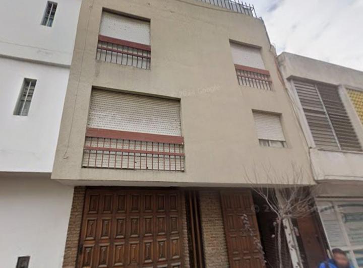 Casa · 246m² · 8 Ambientes · 1 Cochera
