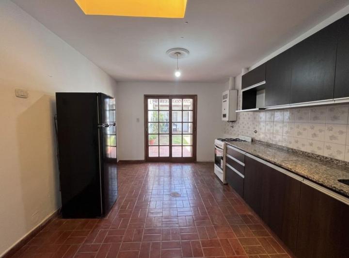 Casa · 5 Ambientes · 1 Cochera