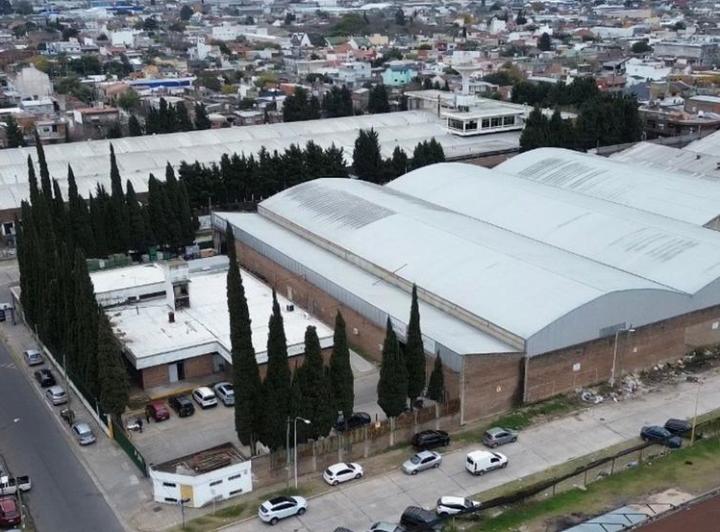 Bodega-Galpón · 5300m² · 6 Ambientes