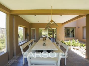 Casa · 1518m² · 6 Ambientes · 4 Cocheras · Casa en Alquiler de 3 Dorm. en Suite en Lomas de La Carolina