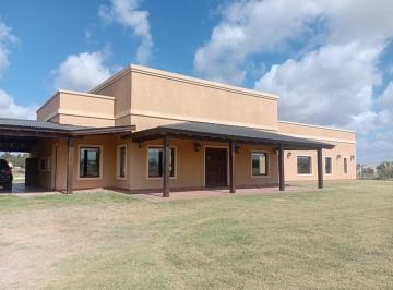 Campo · 600m² · 9 Ambientes · Chacra en Venta 9 Ambientes en Benquerencia Farm Club con Galpón Molino y Amenities