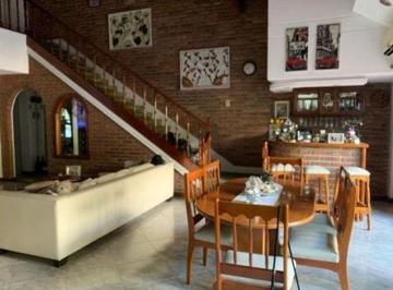 Casa · 203m² · 4 Ambientes · 1 Cochera · Venta de Casa 4 Amb Cochera Lanus Este