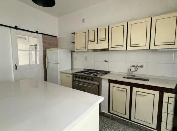 Casa · 199m² · 5 Ambientes · 1 Cochera · Venta Casa 5 Amb C/pileta Jardin y Depto Financia