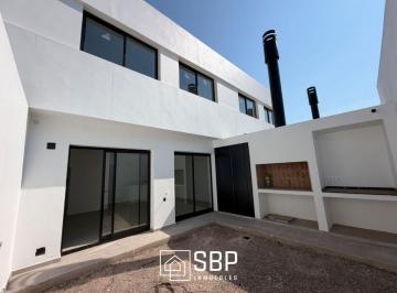 Casa de 4 ambientes, Córdoba · Alquilo Dúplex en Urca | a Estrenar | 2 Dorm con Jardín