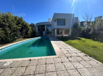 Casa · 414m² · 4 Ambientes · 1 Cochera · Apto Creidto - de Categoria - Recibe Menor - Posesion Inmediata