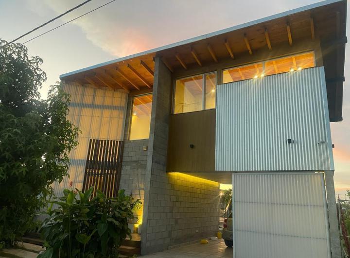 Casa · 160m² · 5 Ambientes · 2 Cocheras