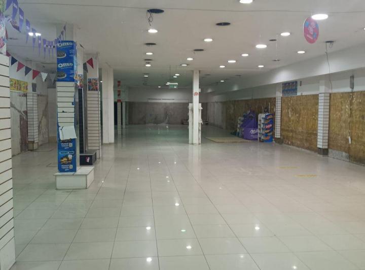 Local comercial · 692m²