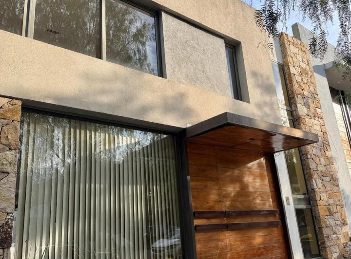 Casa · 220m² · 3 Dormitorios · 1 Cochera