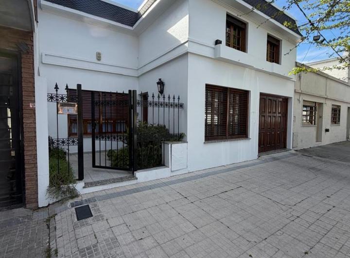 Casa · 170m² · 6 Ambientes · 1 Cochera