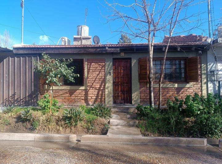 Casa · 94m² · 5 Ambientes · 1 Cochera