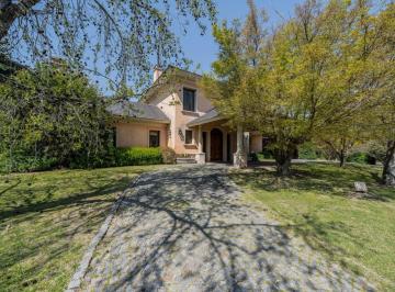 Casa · 280m² · 6 Ambientes · 2 Cocheras · Venta. Casa 6 Amb C/dos Cocheras y Piscina. Vista Al Campo de Golf