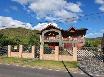 Casa · 558m² · 10 Ambientes · 1 Cochera · Casa Venta 5 Dorm. Baños Piscina Interior Bodega Santa Rosa de Calamuchita