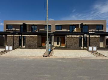 Casa · 125m² · 4 Ambientes · 2 Cocheras · Casa en Campos de Manantiales