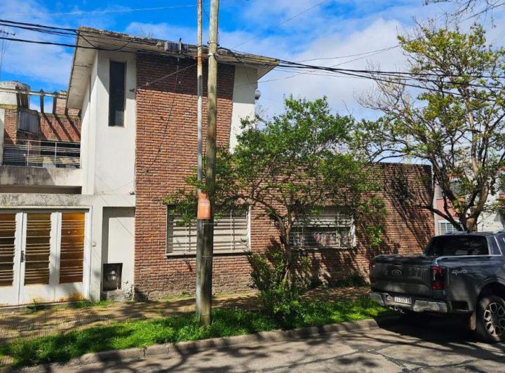 Casa · 115m² · 4 Ambientes · 1 Cochera