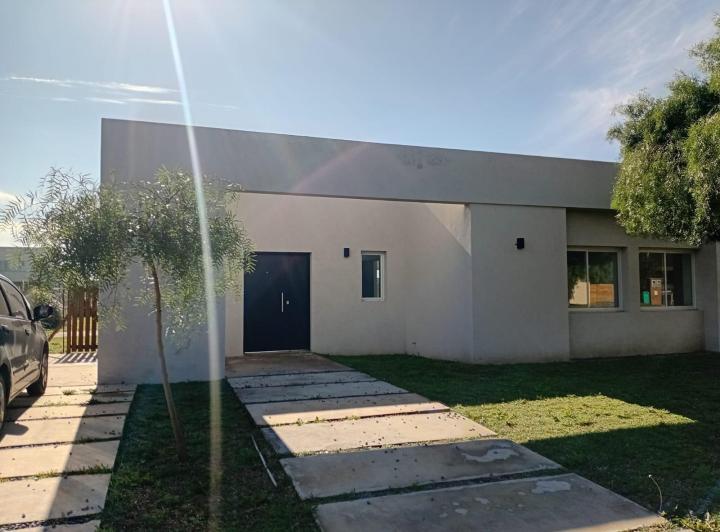 Casa · 170m² · 4 Ambientes · 2 Cocheras