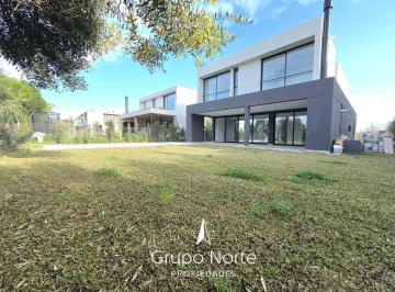 Casa · 199m² · 6 Ambientes · 1 Cochera · Casa en Venta en Nordelta, Carpinchos. 3 Dorm., Dependencia y Escritorio.