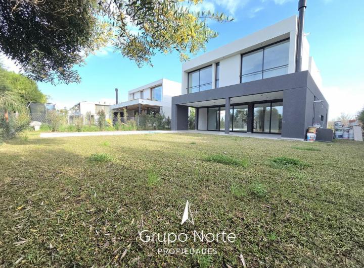 Casa · 199m² · 6 Ambientes · 1 Cochera