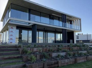 Casa · 700m² · 9 Ambientes · Casa en Venta - 5 Dorm. 7 Baños - 700 m - Tigre
