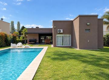 Casa · 188m² · 4 Ambientes · 2 Cocheras · Casa en Venta 4 Ambientes Barrio El Atardecer Haras Santa Maria Loma Verde