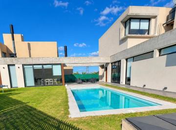 Casa · 135m² · Casa en Pueblo Esther
