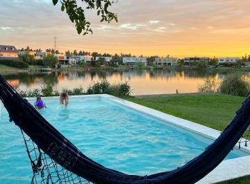 Casa · 220m² · 5 Ambientes · Casa - San Benito