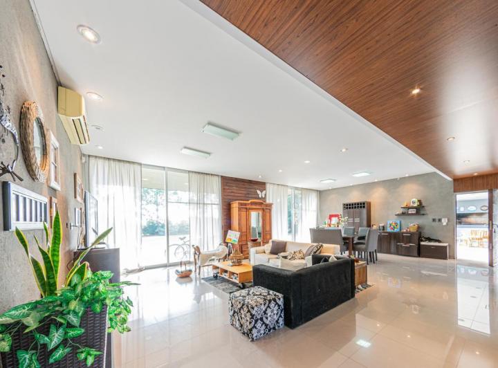 Casa · 280m² · 5 Ambientes · 2 Cocheras