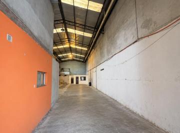 Bodega-Galpón · 250m² · 3 Ambientes · Alquiler Galpón en Villa Maipu