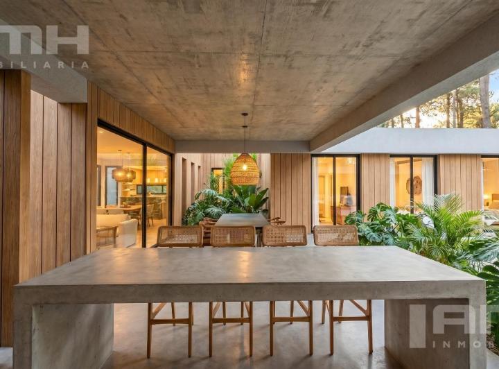 Casa · 222m² · 4 Ambientes · 1 Cochera
