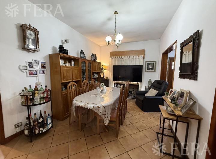 Casa · 104m² · 4 Ambientes · 2 Cocheras